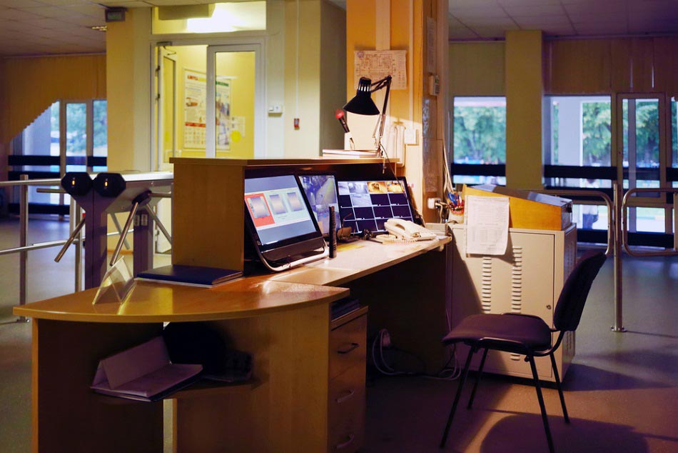 Recepciószolgálat, a rend megőrzésének érdekében!